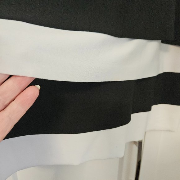 Joseph Ribkoff stretch skirt - Picture 4 of 8